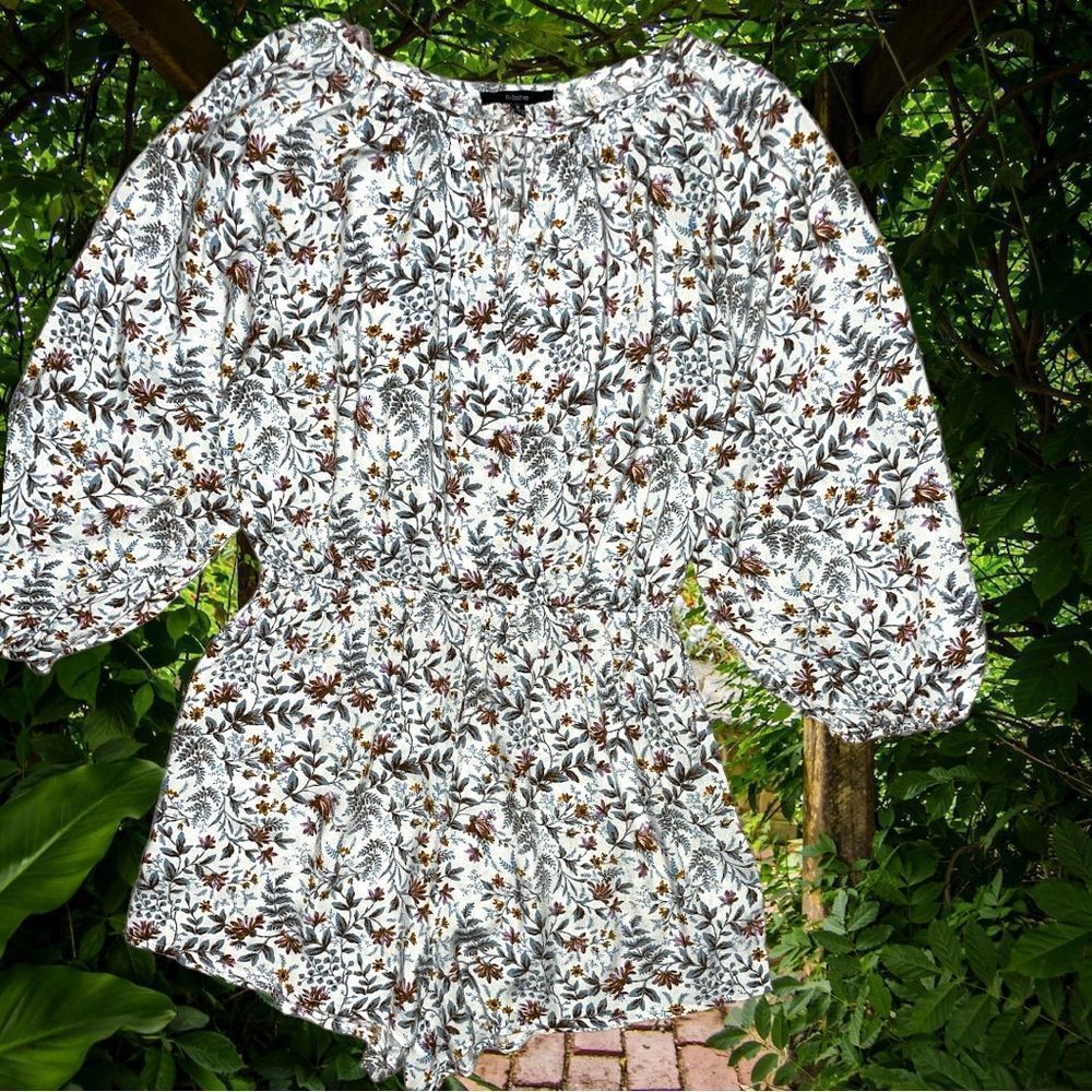 Biashe romantic old fashioned floral print on cream shorts romper longer sleeve